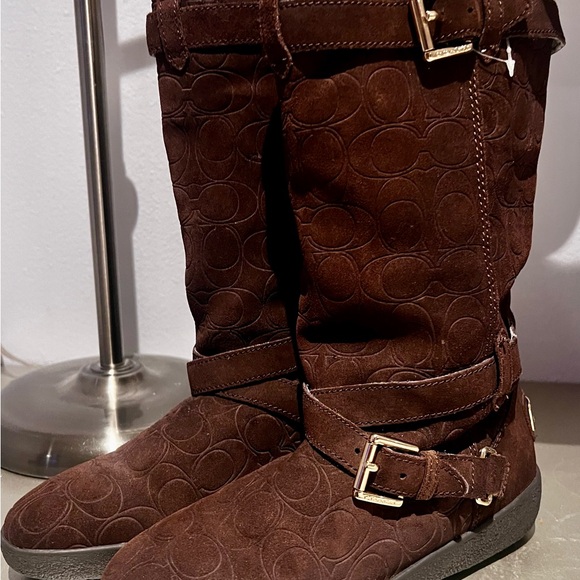 Coach sue Brown Designer Women's Boots plushy fluffi and soft - Picture 1 of 7